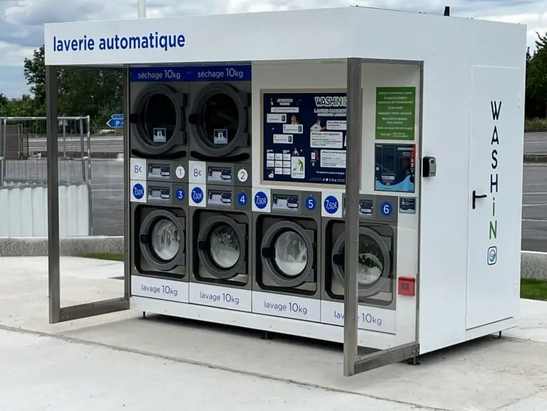 Réalisation extérieure d'un kiosque de laverie automatique