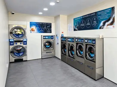 laverie moderne en libre service dans un local à Echillais